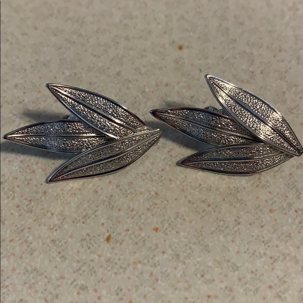 Coro silver tone screw clip on earrings